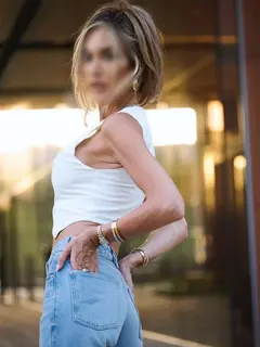 Lacey  profile in Dubai