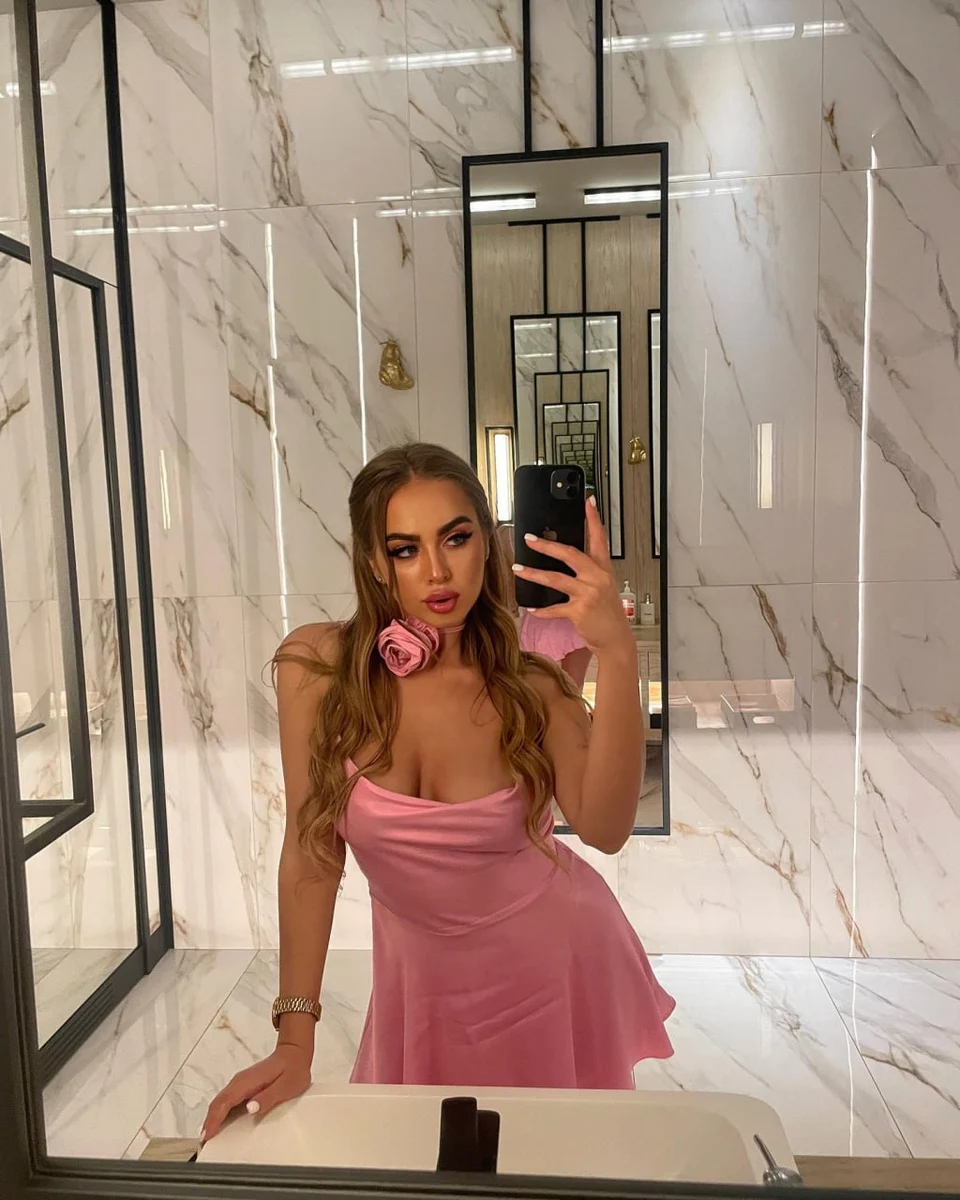 Scarlett profile in Dubai